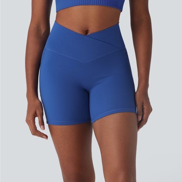 Halara high waisted crossover lace pocket shorts 5 inches large - Picture 3 of 3